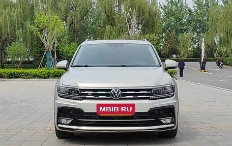 Volkswagen Tiguan II, 2020 год, 2 140 000 рублей, 2 фотография