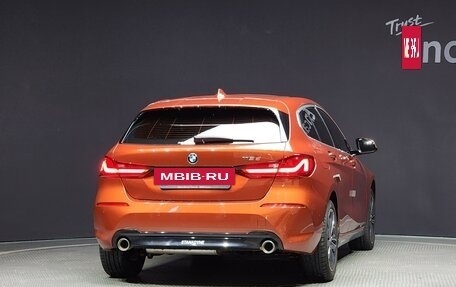 BMW 1 серия, 2021 год, 2 615 000 рублей, 3 фотография