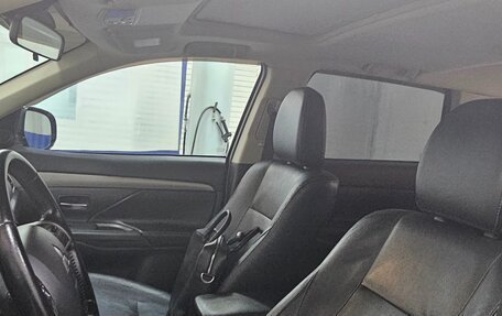 Mitsubishi Outlander III рестайлинг 3, 2014 год, 2 300 000 рублей, 6 фотография
