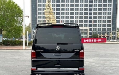 Volkswagen Multivan T6 рестайлинг, 2019 год, 6 330 000 рублей, 5 фотография