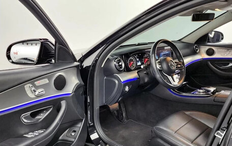 Mercedes-Benz E-Класс, 2019 год, 3 450 000 рублей, 5 фотография