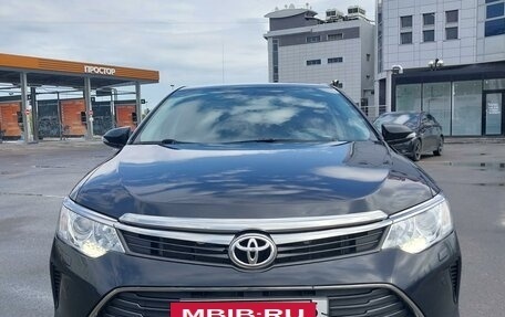 Toyota Camry, 2017 год, 2 490 000 рублей, 2 фотография