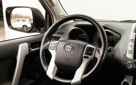 Toyota Land Cruiser Prado 150 рестайлинг 2, 2011 год, 3 349 000 рублей, 9 фотография