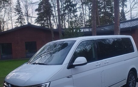 Volkswagen Multivan T6 рестайлинг, 2018 год, 5 200 000 рублей, 7 фотография