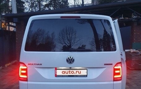 Volkswagen Multivan T6 рестайлинг, 2018 год, 5 200 000 рублей, 2 фотография