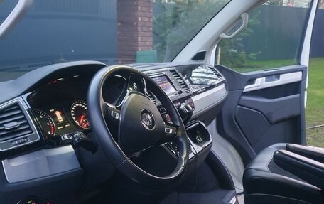 Volkswagen Multivan T6 рестайлинг, 2018 год, 5 200 000 рублей, 17 фотография