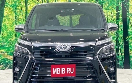 Toyota Voxy III, 2021 год, 1 772 300 рублей, 2 фотография