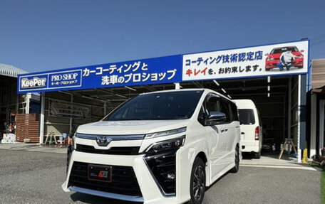Toyota Voxy III, 2021 год, 1 775 000 рублей, 3 фотография