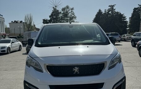 Peugeot Traveller I, 2019 год, 2 600 000 рублей, 2 фотография