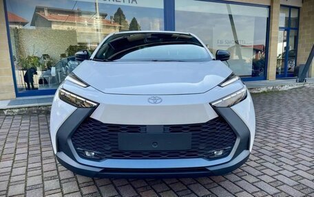 Toyota C-HR, 2024 год, 4 950 000 рублей, 2 фотография