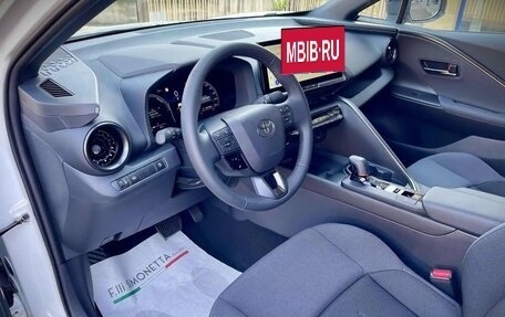 Toyota C-HR, 2024 год, 4 950 000 рублей, 9 фотография