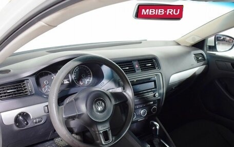 Volkswagen Jetta VI, 2012 год, 1 097 000 рублей, 13 фотография