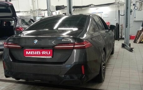 BMW 5 серия, 2023 год, 11 000 000 рублей, 3 фотография