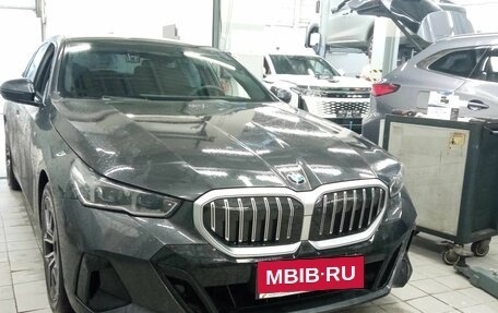BMW 5 серия, 2023 год, 11 000 000 рублей, 2 фотография