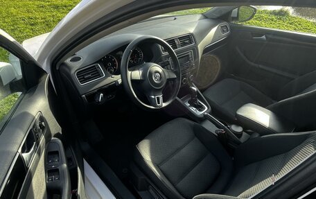 Volkswagen Jetta VI, 2014 год, 1 070 000 рублей, 14 фотография