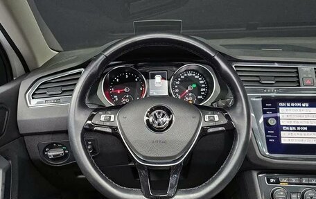 Volkswagen Tiguan II, 2020 год, 2 600 000 рублей, 13 фотография
