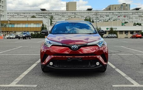 Toyota C-HR I рестайлинг, 2017 год, 2 650 000 рублей, 2 фотография
