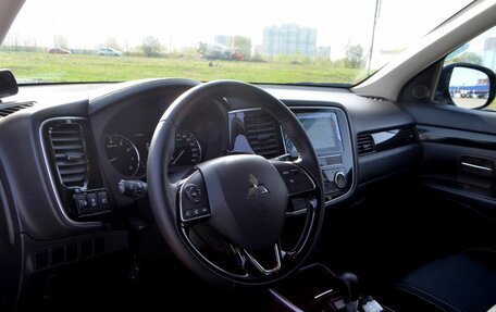 Mitsubishi Outlander III рестайлинг 3, 2018 год, 2 365 400 рублей, 5 фотография
