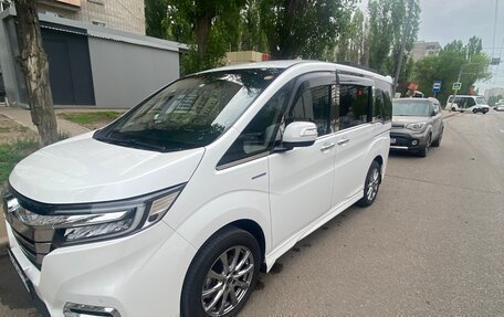 Honda Stepwgn IV, 2018 год, 3 200 000 рублей, 2 фотография