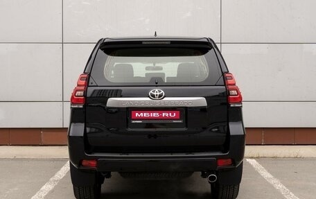 Toyota Land Cruiser Prado 150 рестайлинг 2, 2022 год, 7 000 000 рублей, 4 фотография