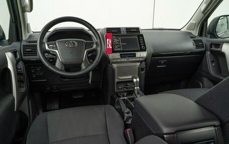 Toyota Land Cruiser Prado 150 рестайлинг 2, 2022 год, 7 000 000 рублей, 6 фотография