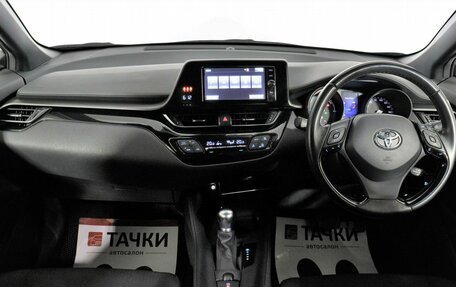 Toyota C-HR I рестайлинг, 2017 год, 2 090 000 рублей, 13 фотография