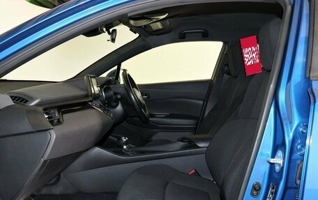 Toyota C-HR I рестайлинг, 2017 год, 2 090 000 рублей, 11 фотография