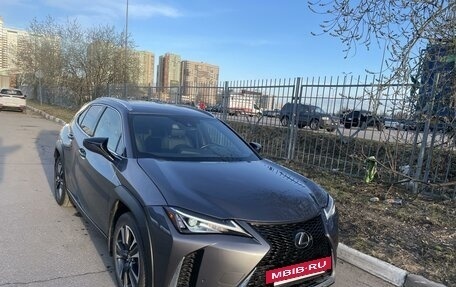 Lexus UX, 2018 год, 2 570 000 рублей, 3 фотография