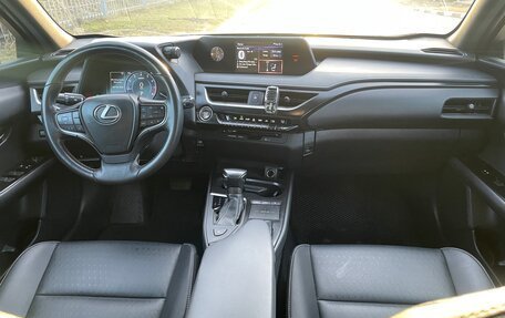 Lexus UX, 2018 год, 2 570 000 рублей, 15 фотография