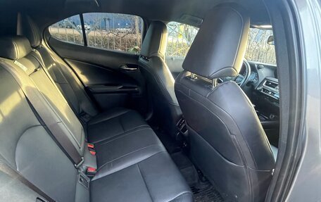 Lexus UX, 2018 год, 2 570 000 рублей, 16 фотография