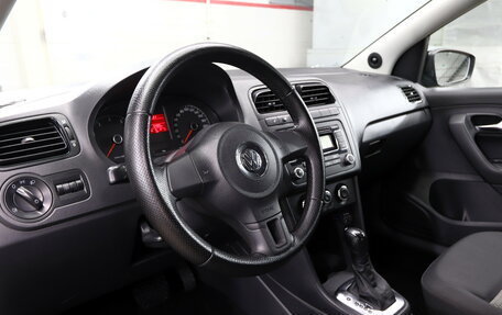 Volkswagen Polo VI (EU Market), 2011 год, 820 000 рублей, 3 фотография