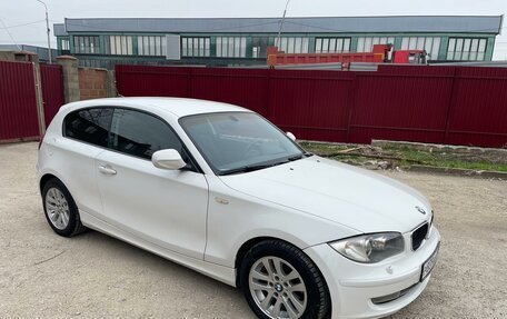 BMW 1 серия, 2010 год, 900 000 рублей, 2 фотография