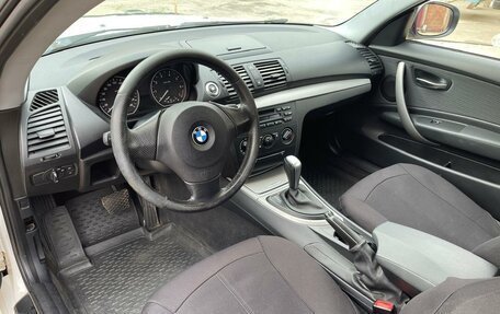 BMW 1 серия, 2010 год, 900 000 рублей, 6 фотография