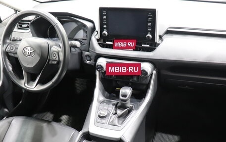 Toyota RAV4, 2019 год, 3 400 000 рублей, 14 фотография
