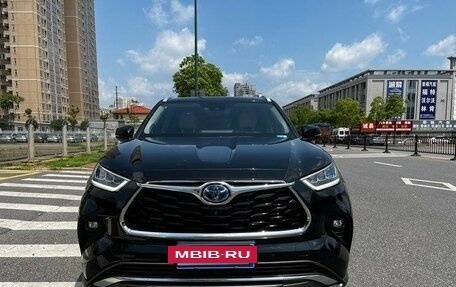 Toyota Highlander, 2021 год, 5 000 000 рублей, 3 фотография