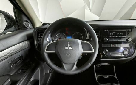Mitsubishi Outlander III рестайлинг 3, 2013 год, 1 297 000 рублей, 15 фотография