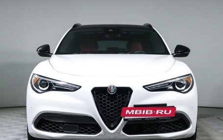 Alfa Romeo Stelvio, 2022 год, 4 500 000 рублей, 2 фотография