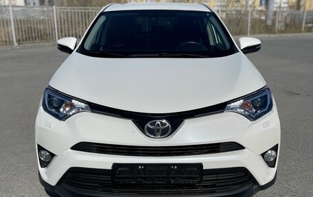 Toyota RAV4, 2016 год, 2 590 000 рублей, 2 фотография