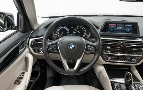 BMW 5 серия, 2018 год, 2 999 000 рублей, 13 фотография