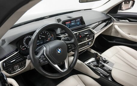 BMW 5 серия, 2018 год, 2 999 000 рублей, 15 фотография