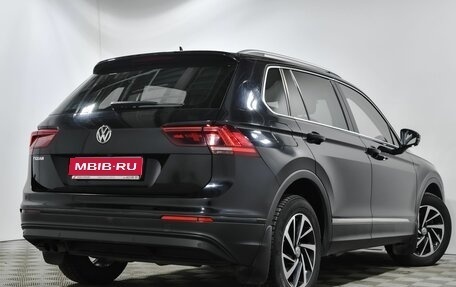 Volkswagen Tiguan II, 2018 год, 2 302 000 рублей, 1 фотография