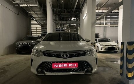 Toyota Camry, 2017 год, 2 370 000 рублей, 2 фотография