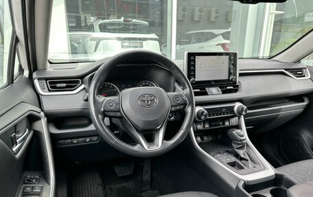 Toyota RAV4, 2021 год, 3 670 000 рублей, 6 фотография