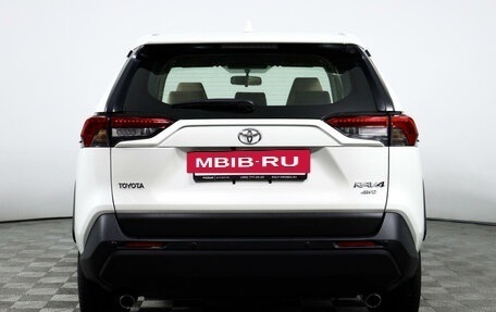 Toyota RAV4, 2022 год, 4 250 000 рублей, 6 фотография