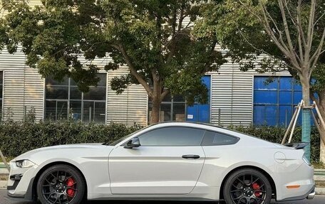 Ford Mustang VI рестайлинг, 2021 год, 2 100 000 рублей, 3 фотография