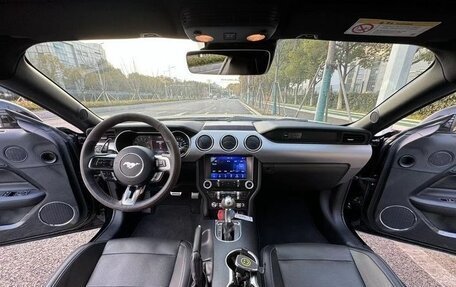 Ford Mustang VI рестайлинг, 2021 год, 2 100 000 рублей, 12 фотография