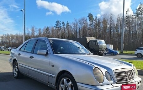 Mercedes-Benz E-Класс, 1997 год, 295 000 рублей, 1 фотография