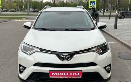 Toyota RAV4, 2017 год, 2 900 000 рублей, 2 фотография