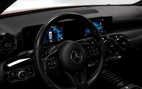 Mercedes-Benz A-Класс, 2019 год, 2 250 000 рублей, 15 фотография