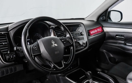 Mitsubishi Outlander III рестайлинг 3, 2018 год, 1 897 555 рублей, 9 фотография